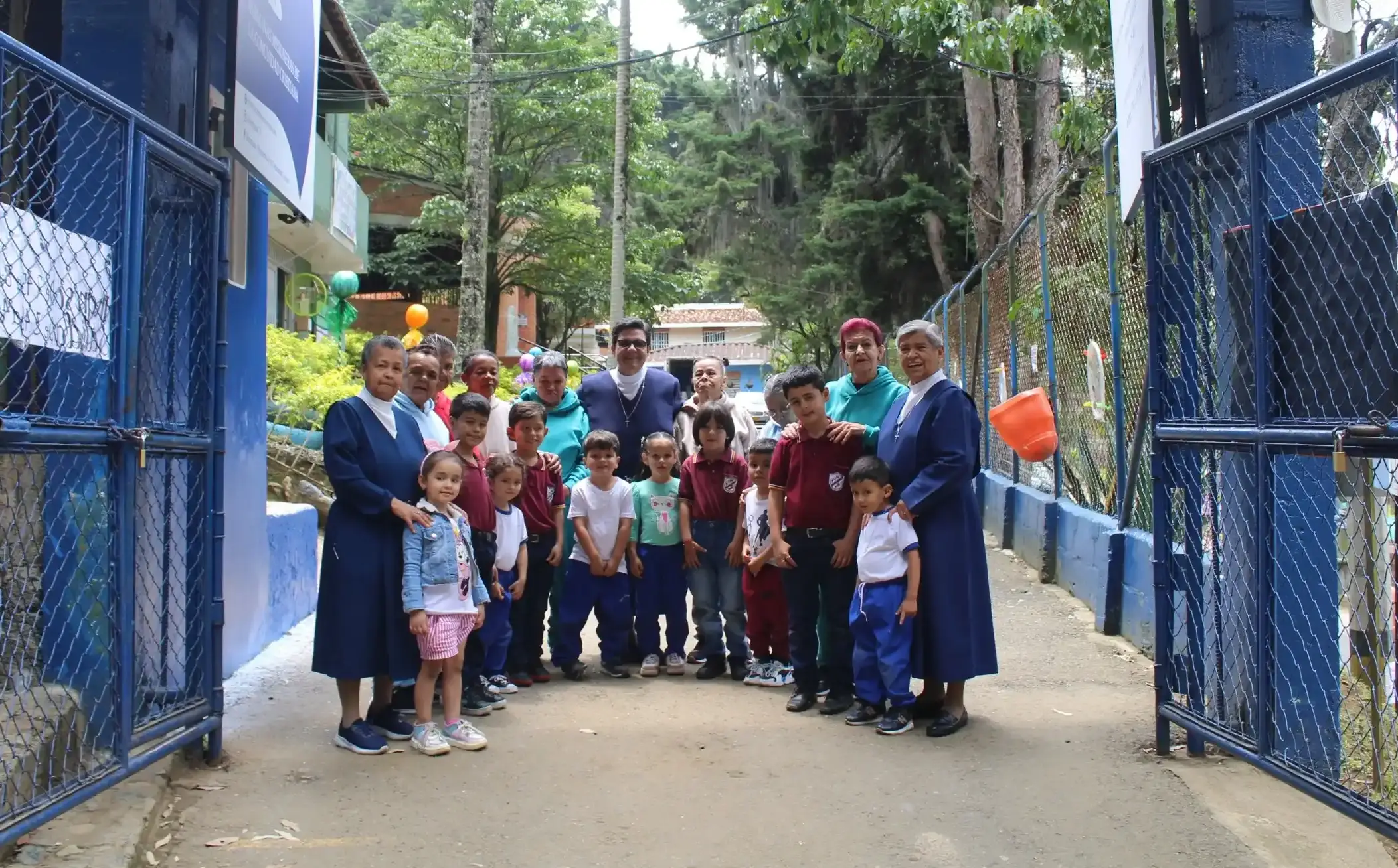 Celebración de primera comunión y confirmación de los niños